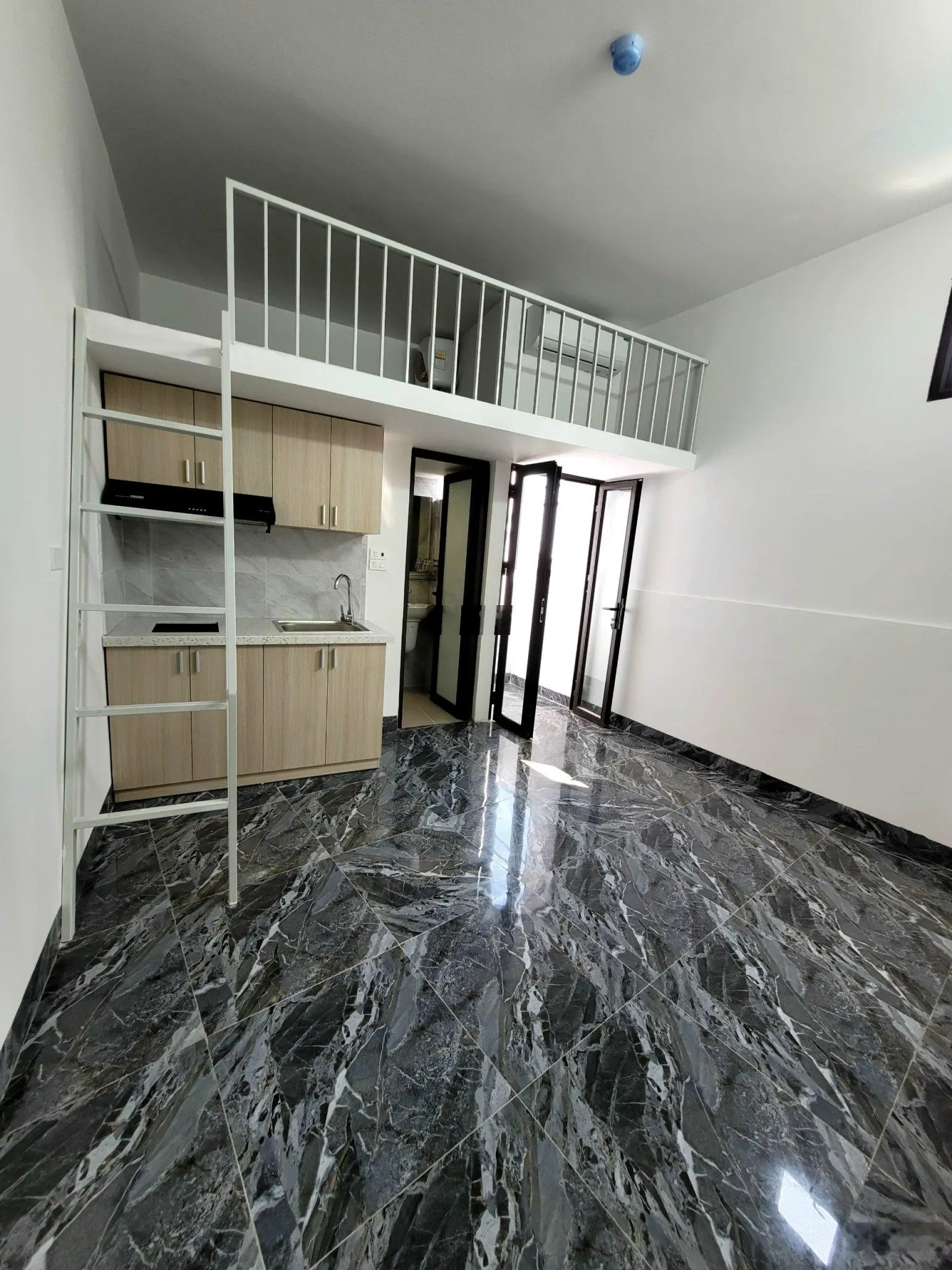 Bán toà nhà dòng tiền - Lạc Long Quân - 146m2*8T*MT 4m* giá 22tỷ nhỉnh - ngõ ôtô tránh - 20m ra phố