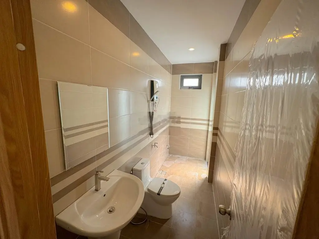 Nhà mới mặt tiền (lộ giới 10m) NH định giá 6t2 nay cắt lỗ 5t7 có tl
