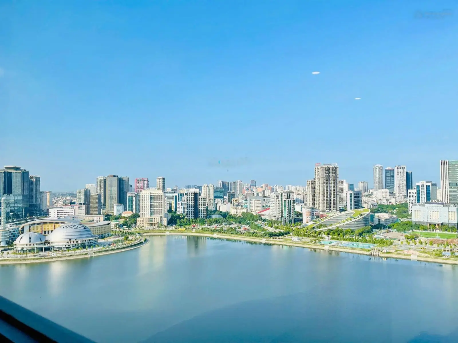 Chính chủ bán căn góc 4 ngủ full nội thất liền tường. Dt 155m2 view trọn Hồ, giá 18 tỷ