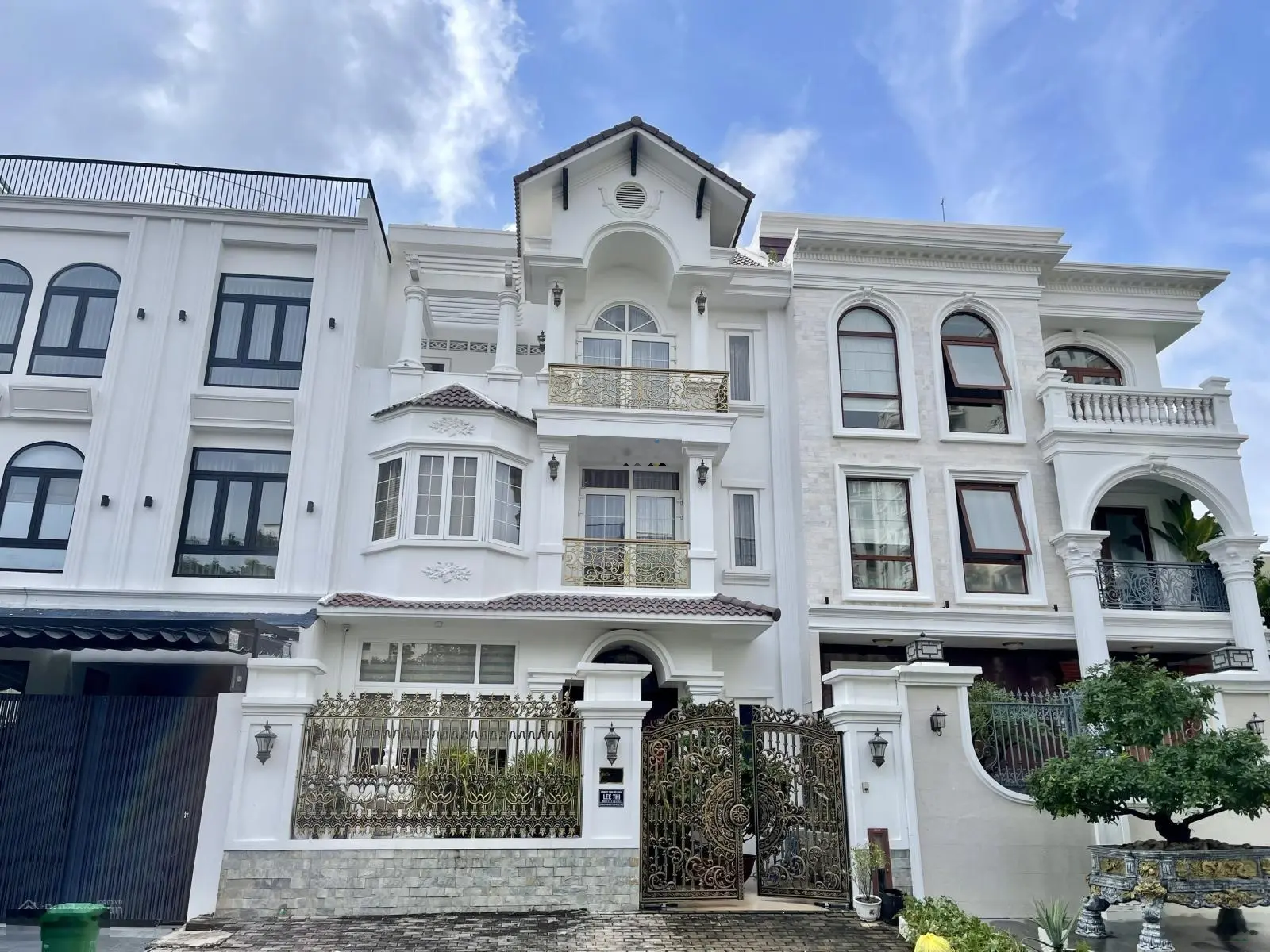 Villa Nam Đô Phú Mỹ Hưng mặt tiền đường lớn vị trí đẹp gần ngay công viên cần tìm chủ nhân mới