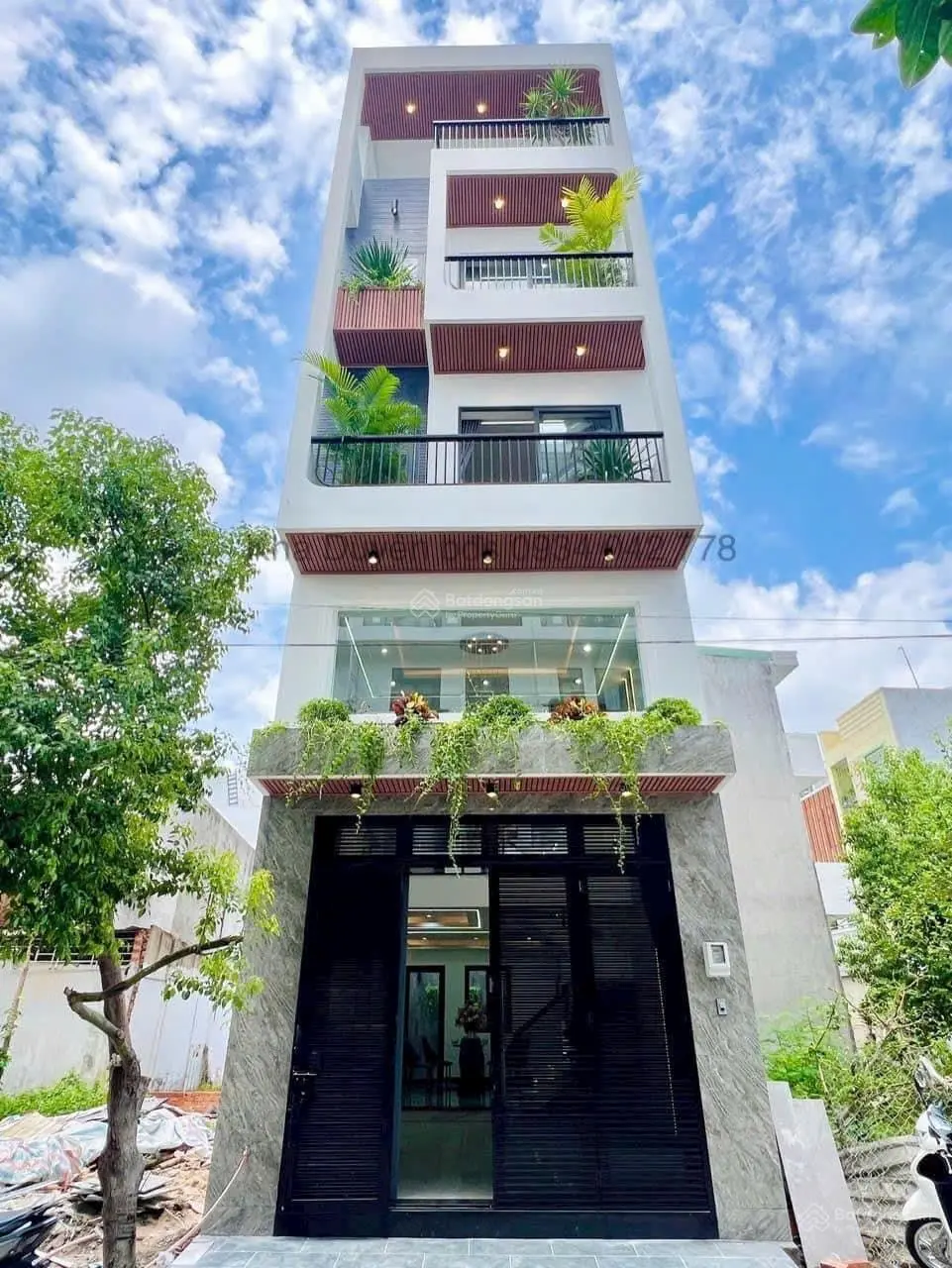 TẶNG FULL NỘI THẤT CAO CẤP NHƯ HÌNH cho căn nhà phố 3 LẦU. (Xe hơi đỗ trong nhà)