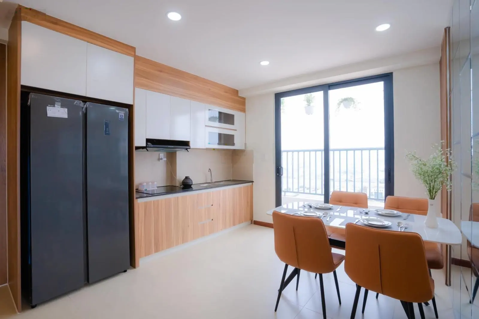 bán cc Iris Tower ngay Vsip1 - Aeon Mall - Bán 1.310 tỷ/ 2pn 2wc - Sổ hồng công chứng ra tên ngay