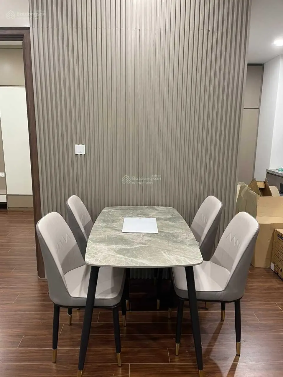 Bán căn 2N2WC 62m2 fullđồ đẹp giá 3850 bao phí, nhà mới chưa ở, ban công đông nam Masterise Vhocp 1