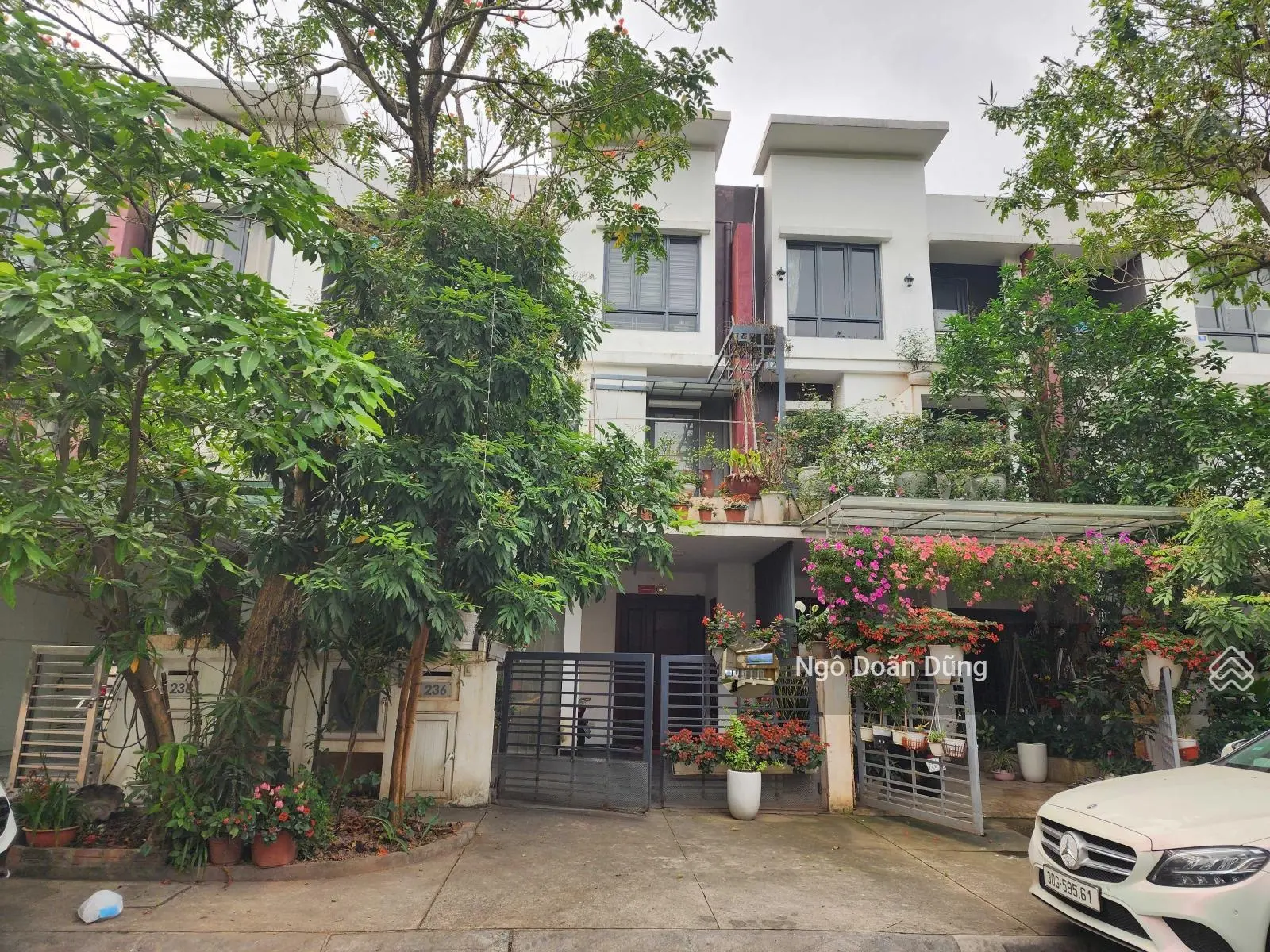 Bán liền kề Botanic Gamuda 119m2 3 tầng 85,5m2 sàn, vị trí đẹp giá tốt nhất khu 27.x tỷ: 0904 744 ***