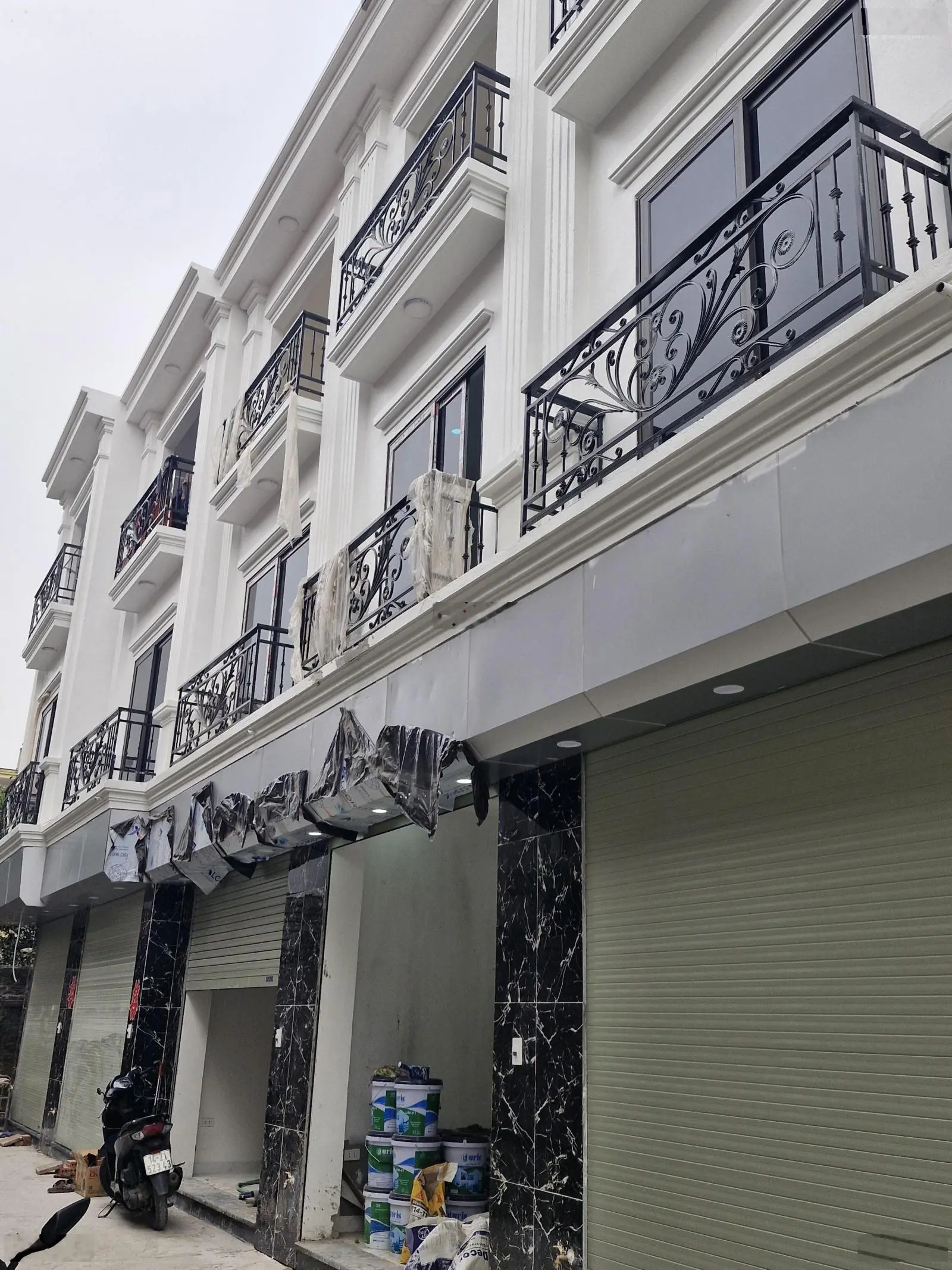 Cần bán gấp căn nhà 3 tầng 40 m2 cách Đại Lộ Thăng Long 2km
