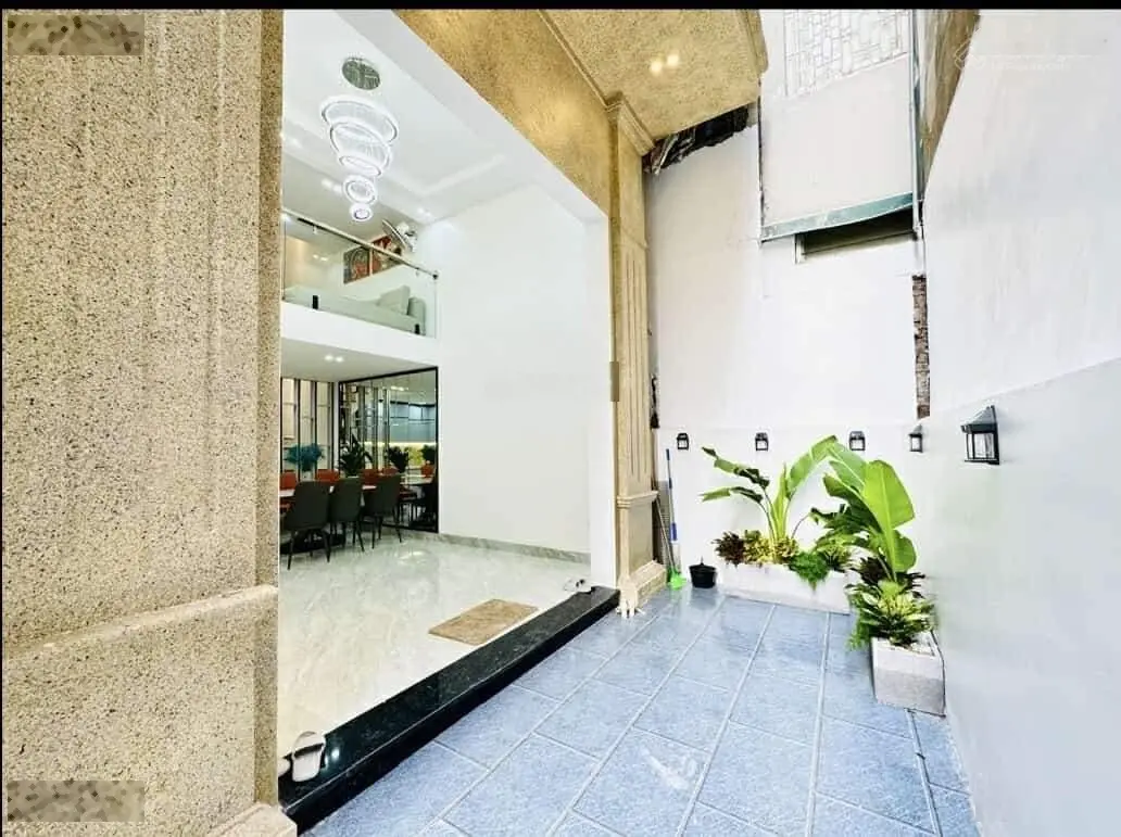 Hiếm có 102 quận Đống Đa - ô tô đỗ cổng - xem là chốt liền - 8.9tỷ