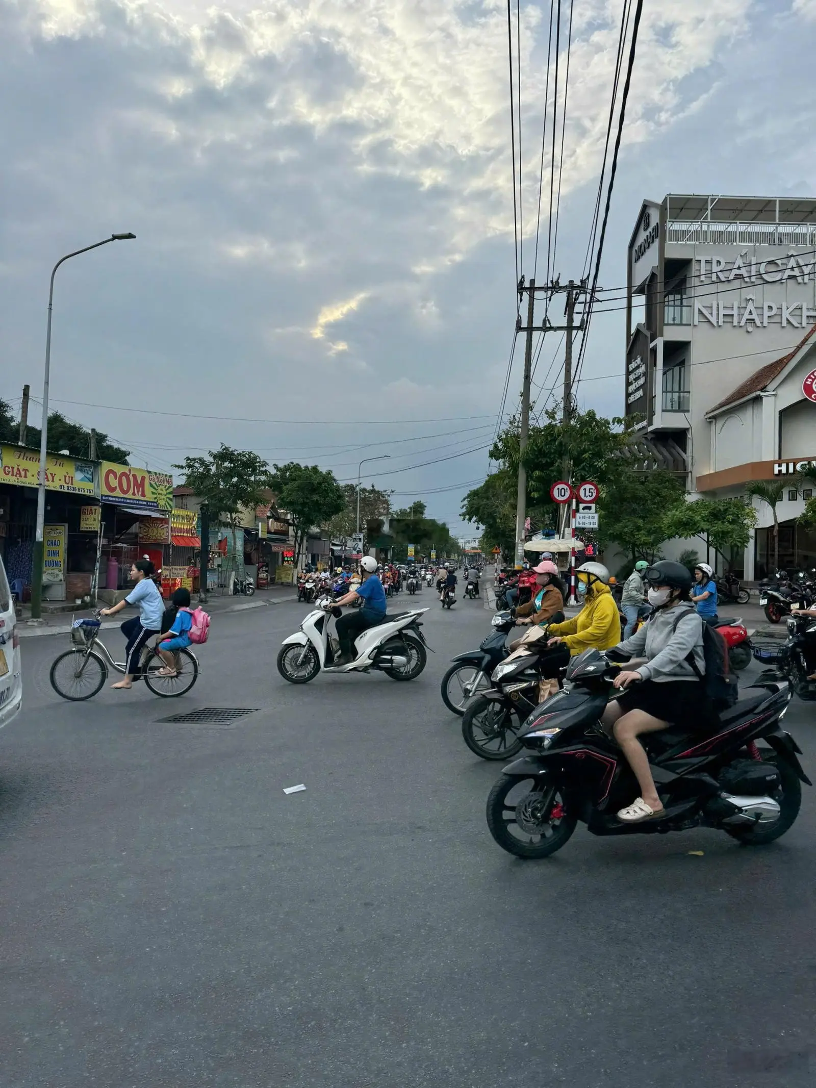 Bán nhà mặt tiền kinh doanh Dĩ An,P. Đông Hòa, TP. Dĩ An, DT 88,7m2, Hai Bà Trưng, Sổ hồng riêng.