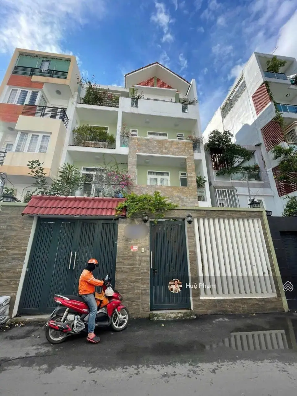 Biệt thự mặt tiền 15m - đường trường sa, p14, quận 3. dt 9x20m. cn 180m2. trệt 3 lầu. giá 42 tỷ tl