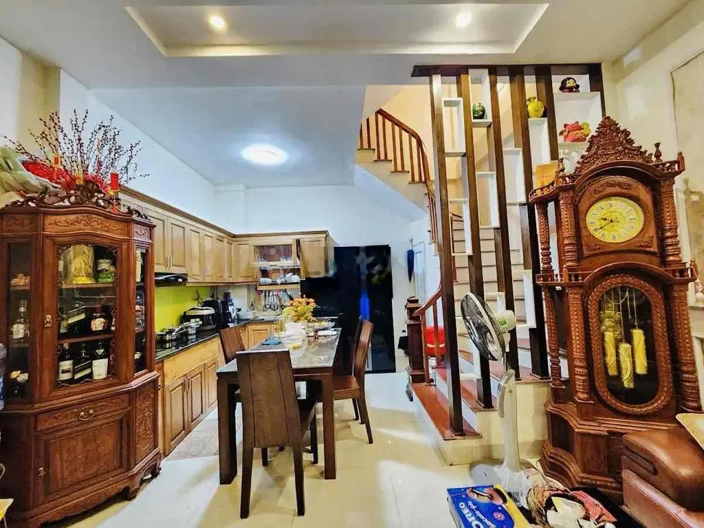 Bán nhà đẹp Khương Đình! Ngõ thông, 3 gác đỗ cạnh nhà, ra phố chỉ 40m.