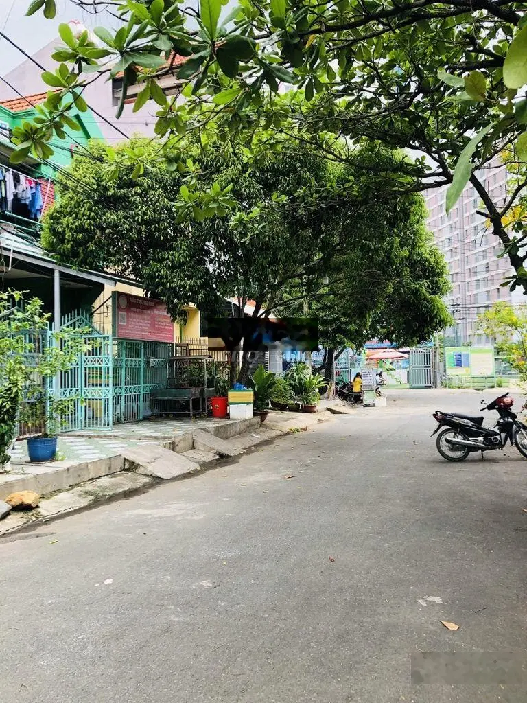 Chủ cần bán nhà khu 10 mẫu - Bình Trưng Đông 100m2 giá 10,3 tỷ LH: 0916 754 ***