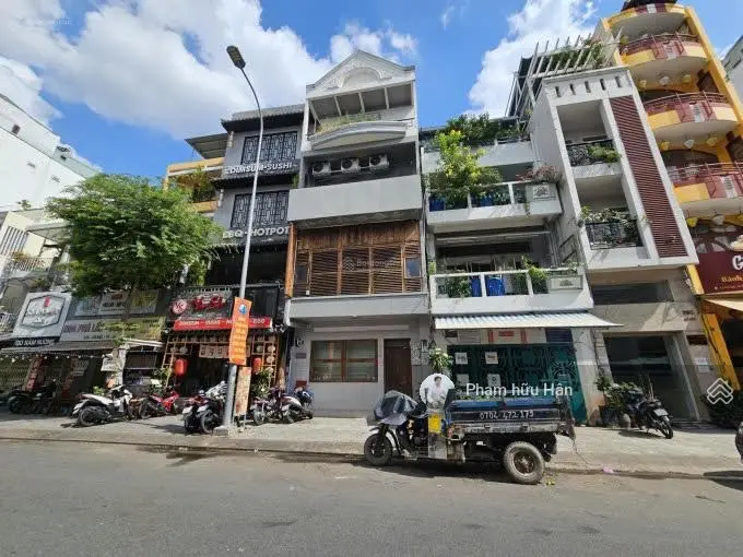 Mặt tiền ngang 4x17m kết cấu 1 trệt 3 lầu đường Cô Bắc Quận 1