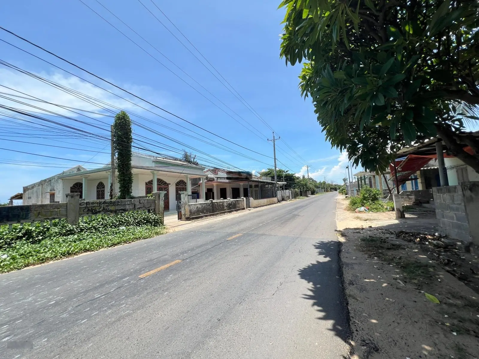Cần Bán Lô Đất Biển Góc 2 Mặt Tiền - Giá Tốt Lạc Long Quân,Tiến Thành - Phan Thiết.