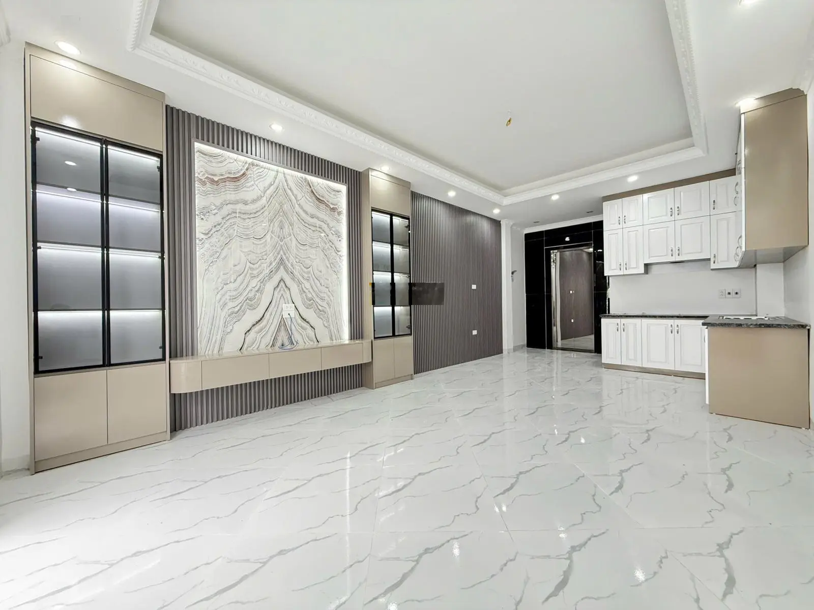 Bán nhà Hồng hà, phân lô vỉa hè, ô tô tránh, 45m2, 6 tầng, thang máy nội thất mới, giá 15.5 tỷ