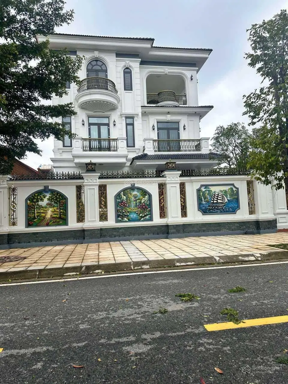 Cắt lỗ lô biệt thự áp góc view hồ 220m2 giá chỉ 24tr/m2 tại Nhật Tân