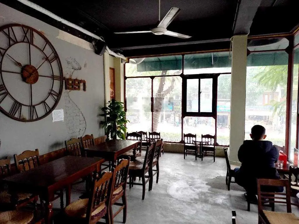 Chính chủ bán nhà mặt phố Nguyễn Văn Cừ, mặt tiền rộng sổ vuông nở hậu cho thuê 600tr LH 0967 066 ***