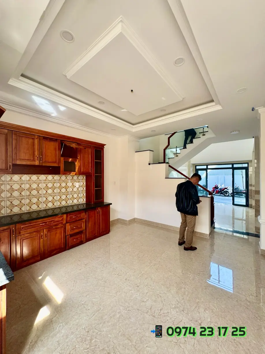 Bán nhà phố Thủ Đức, cách KĐT Vạn Phúc 3 phút, mới xây 100%, sổ hồng sang tên ngay, chỉ 7.6 tỷ/căn