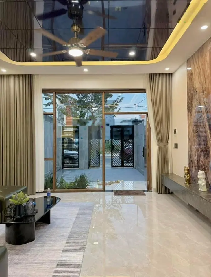 Bán nhà đẹp 3 tầng full nội thất tâm huyết toạ lạc tại Nam Hoà Xuân, sau lưng shophouse Minh Mạng