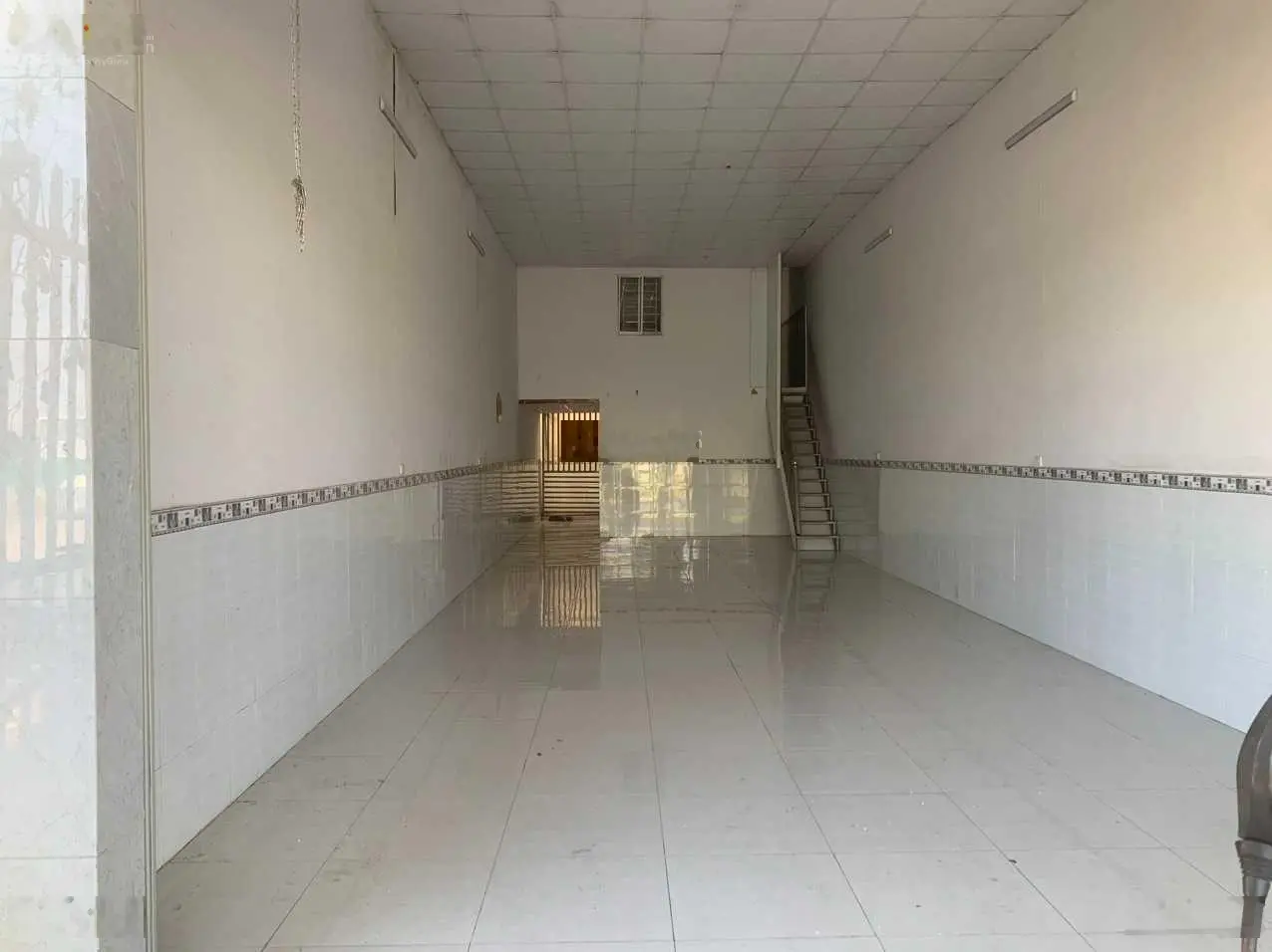 Cần bán 02 căn nhà mặt tiền đường chính, đường 24m liền kề KCN Long Hậu