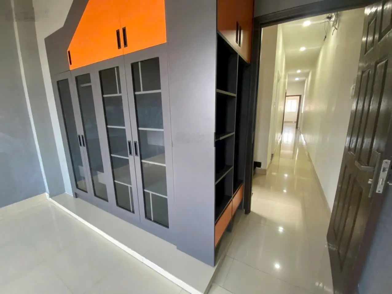 Kẹt tiền bán nhà 4 lầu mặt tiền bình hòa 24 chỗ chợ kinh doanh vip dt 98m