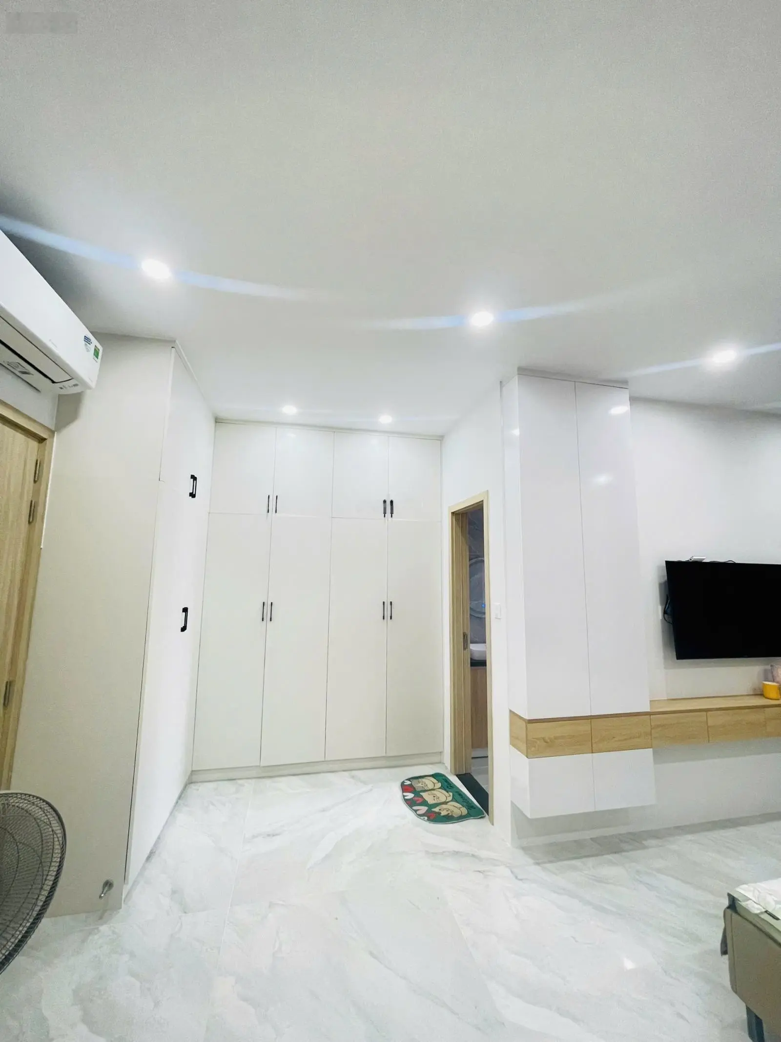 Bán căn nhà Gói 8 KĐT tâm huyết decor nhà rất đẹp, toàn bộ nội thất mới 100% giá chỉ 5tỷ5, alo em