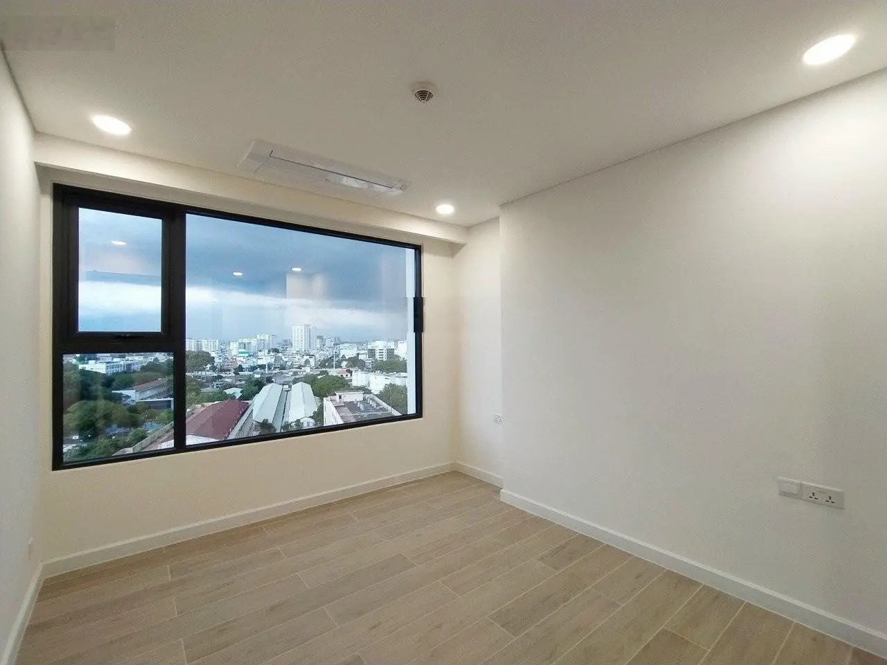Bán căn hộ Kingdom 101, 3PN, 105m2, nội thất, giá 8 tỷ, liên hệ: 0908 435 *** xem nhà