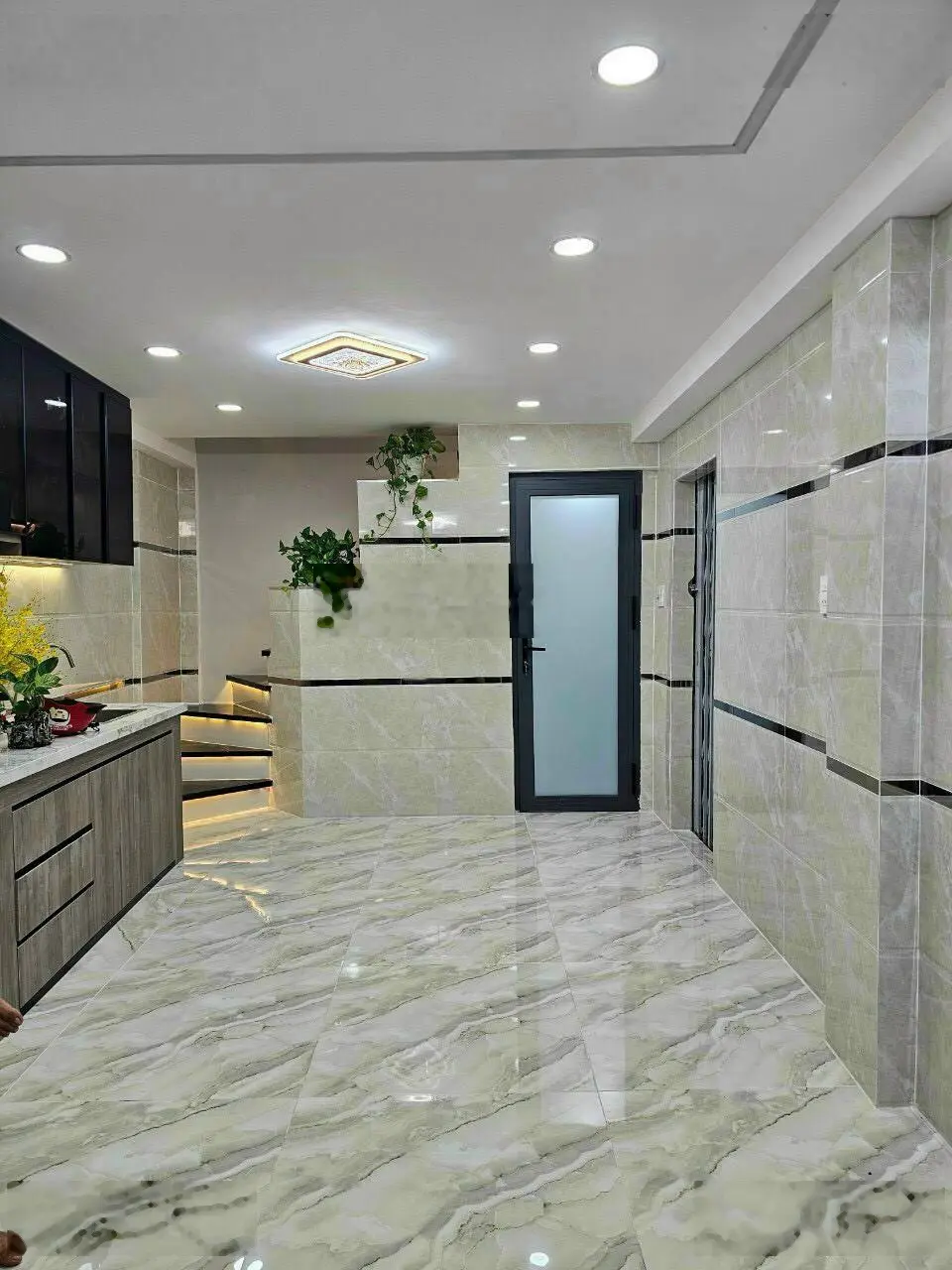 Cần bán gấp nhà mặt tiền đường Calmette phường Nguyễn Thái Bình quận 1 diện tích 4x18m