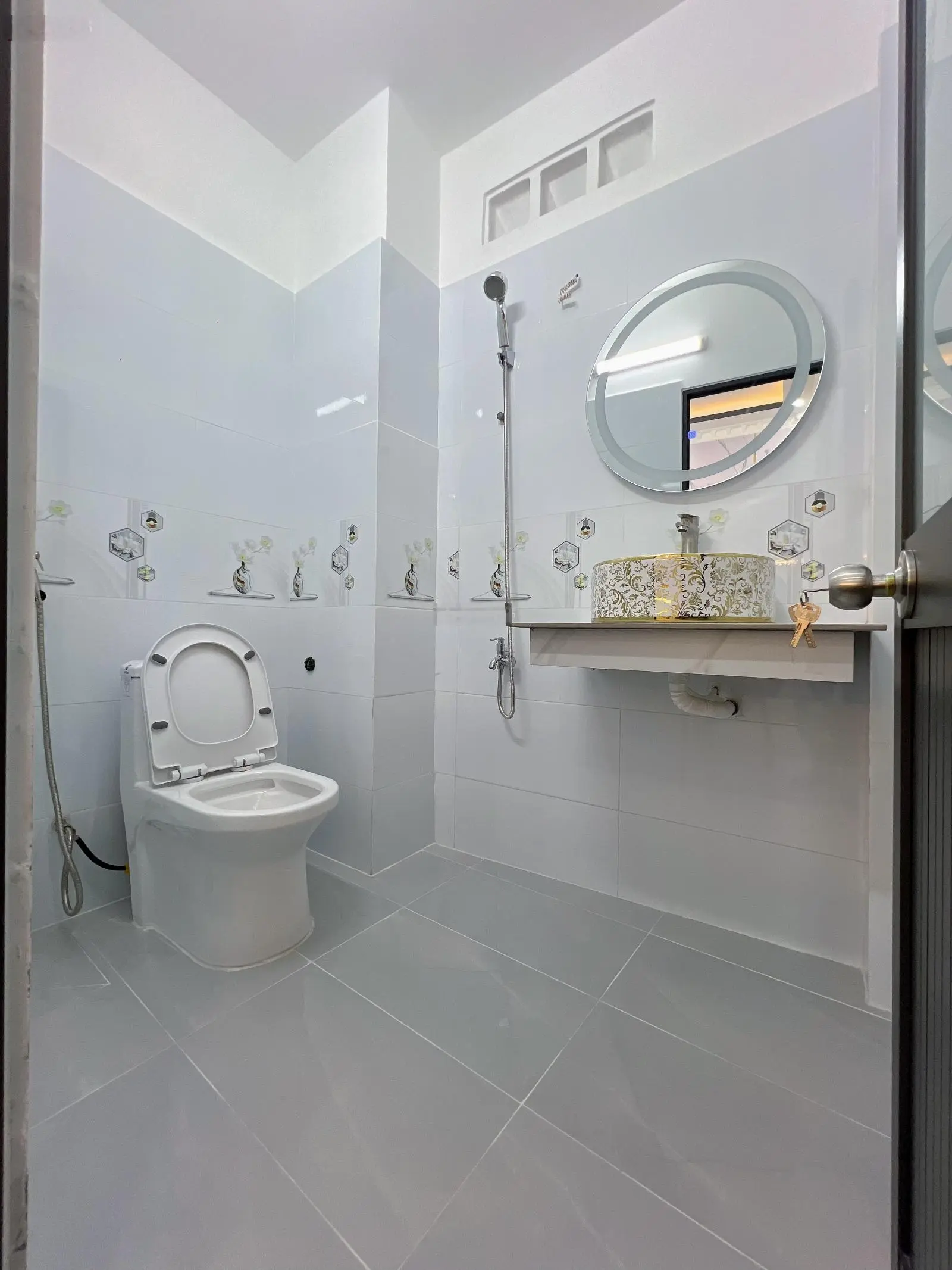Bán nhà quận 7, đường huỳnh tấn phát, 5,5m x 10m nhà 2 tầng, 3pn, 2wc shr ccvb 2,25 tỷ.