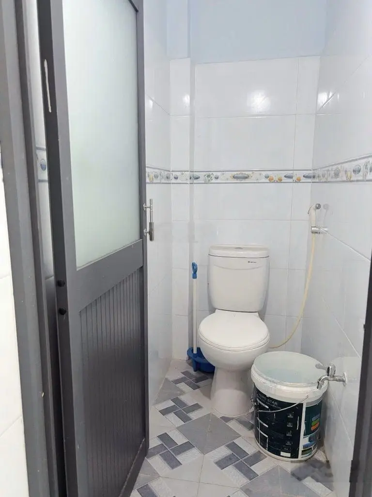 Bán gấp nhà riêng 2 tầng 21m2 hẻm xe hơi,giáp q6, tân phú,đường tân hoà đông bình tân giá chỉ 2,3tỷ