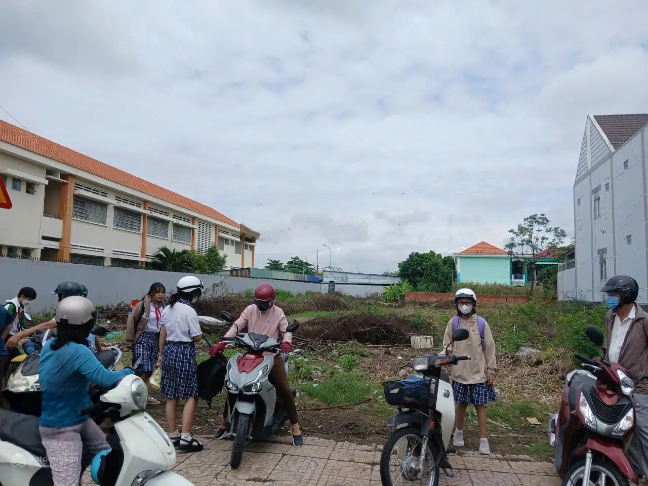 Bán lô 400m2 đẹp nhất đường NG An Ninh , ngay cạnh trường Cấp 2 , giá cực rẻ