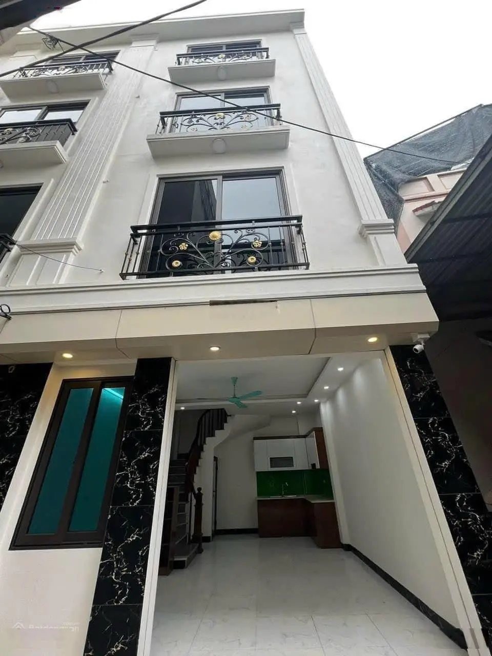 GẤP!! Chỉ bán trong tuần -Chủ nhà cần thu hồi vốn gấp-chấp nhận bán lỗ nhà 4 Tầng giá chỉ 2.4T