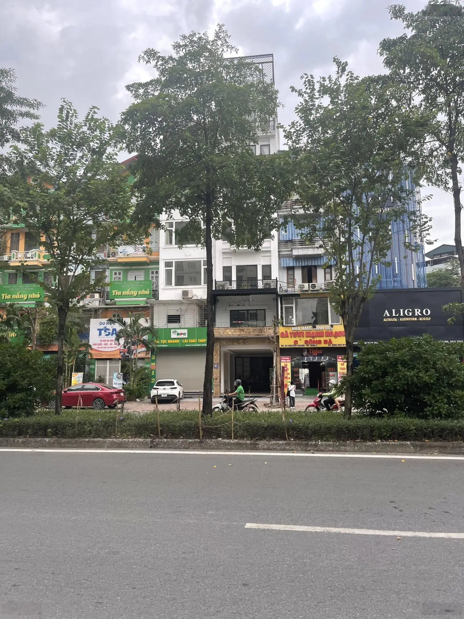 Tôi cần bán nhà 3tầng mặt phố nguyên cơ thạch mt 4.1m sdcc lh 0965710968