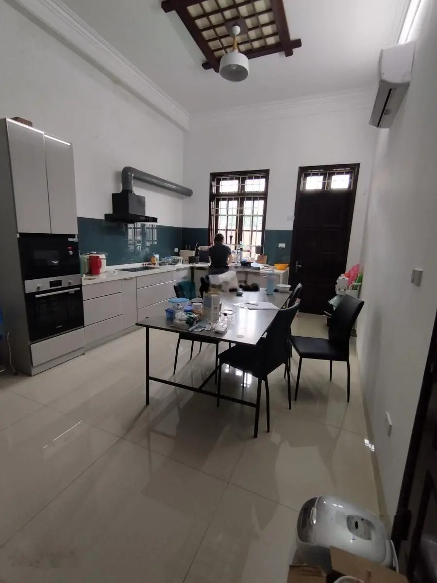 Chính Chủ gửi bán nhà phân lô Trung Kính 64m2, 5T, giá siêu hời 18,9 tỷ đoạn đường đôi cách phố 30m