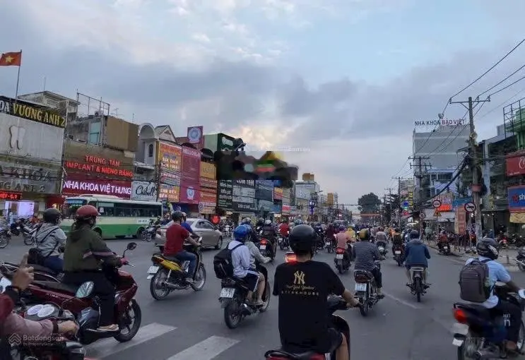 Nhà mới ở ngay nhà 3 tầng P. Hiệp Phú ngay ngã tư Thủ Đức, siêu thị Coopmart - 4PN - 5 tỷ x TL