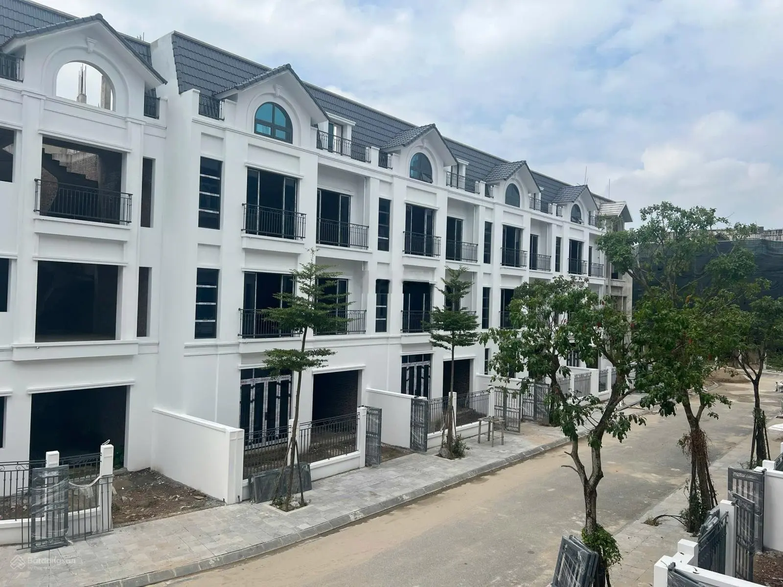 Cần bán liền kề Tây Nam Mễ Trì, đối diện Vinhomes Green Bay 2 giá tốt LH 0936065565