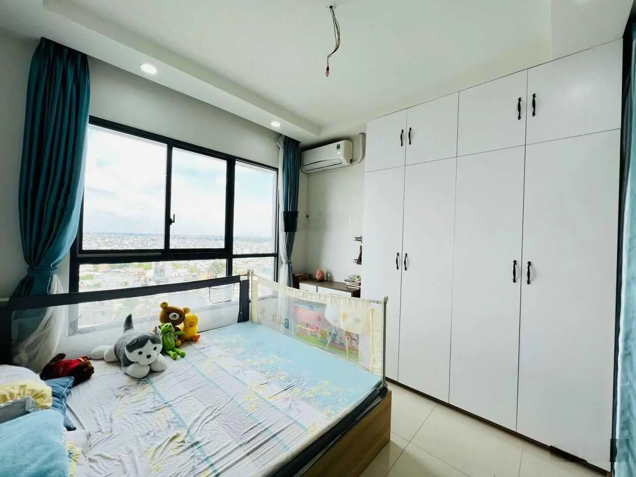 Bán gấp căn hộ Emerald 1PN+1WC, NT dính tường, giá 2.62 tỷ