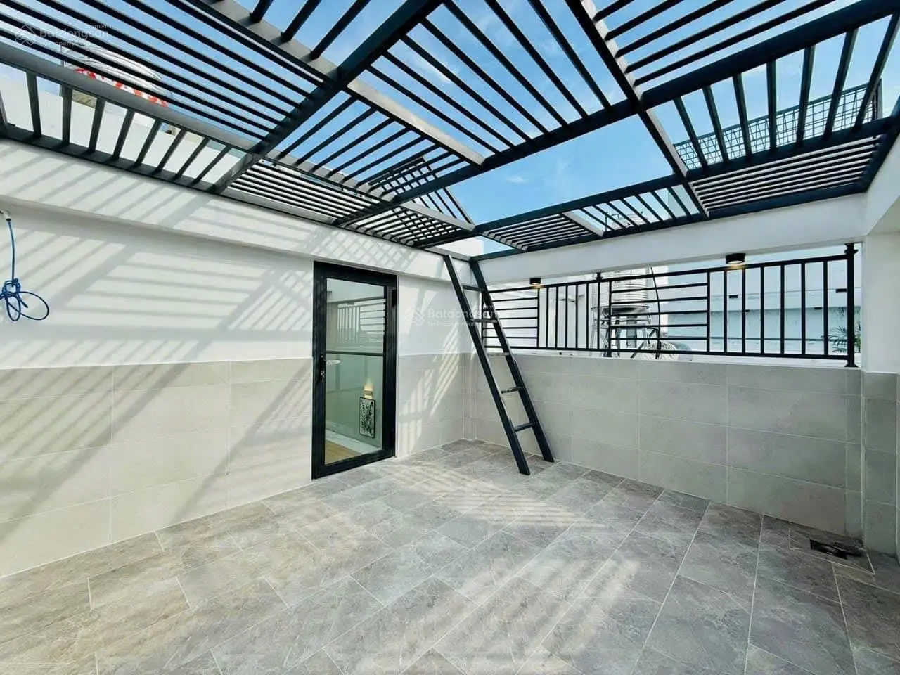 Nhà đẹp hẻm xe hơi 6m đường Nguyễn Thiện Thuật, Q3 xây 4 tầng, 42m2. Có sổ riêng