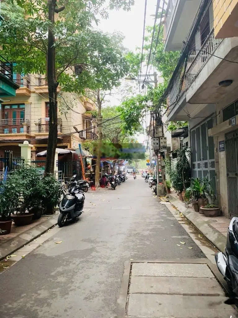 Bán nhà chia lô Lĩnh Nam - ô tô 7 chỗ vào nhà - dân xây chắc chắn - giá: 7,2 tỷ. LH: 0779 548 ***