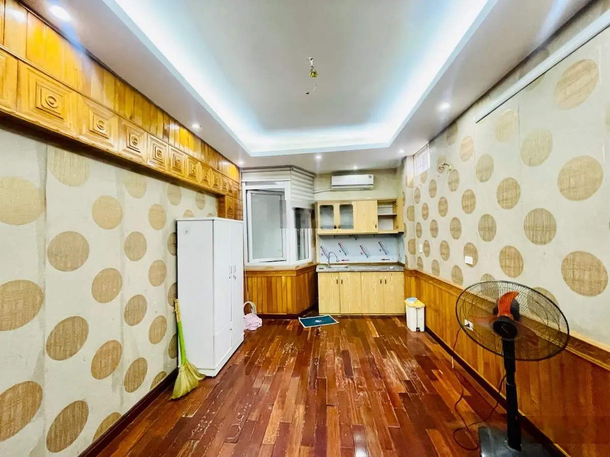Bán nhà phố Tân Mai - quận Hoàng Mai - ngõ thông - oto 7 chỗ vào nhà. Mặt tiền 3,5m