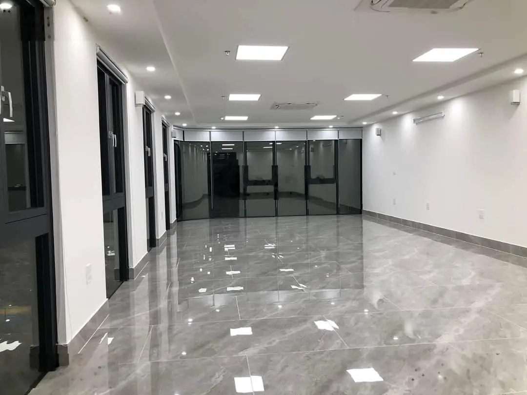 Bán toà VP nhà mặt phố Hoàng Cầu, Quận Đống Đa, lô góc, 113m2 9 tầng, MT 6,1m, 78 tỷ. 0971 685 ***