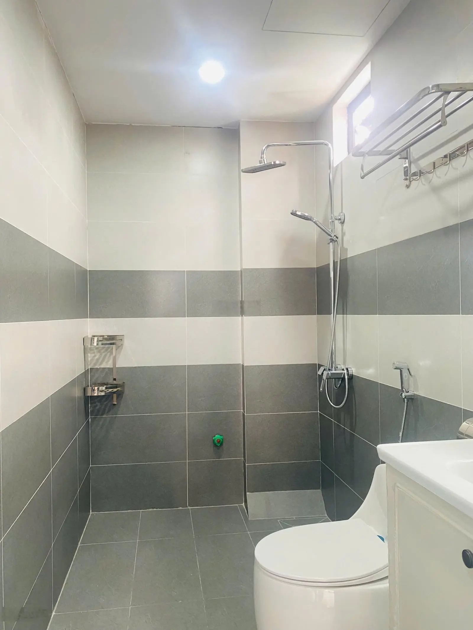 Bán nhà xây mới ngõ 639 Hoàng Hoa Thám, Ba Đình diện tích 35m2x5 tầng, gần phố, giá chỉ 6.2 tỷ