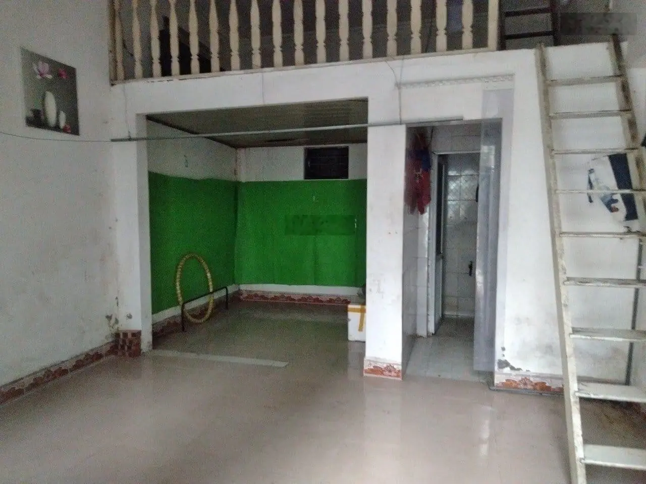 Cần bán gấp nhà phố Hoàng Tăng Bí 32m2, lô góc, 2T, ô tô vào nhà, 1 nhà ra phố,