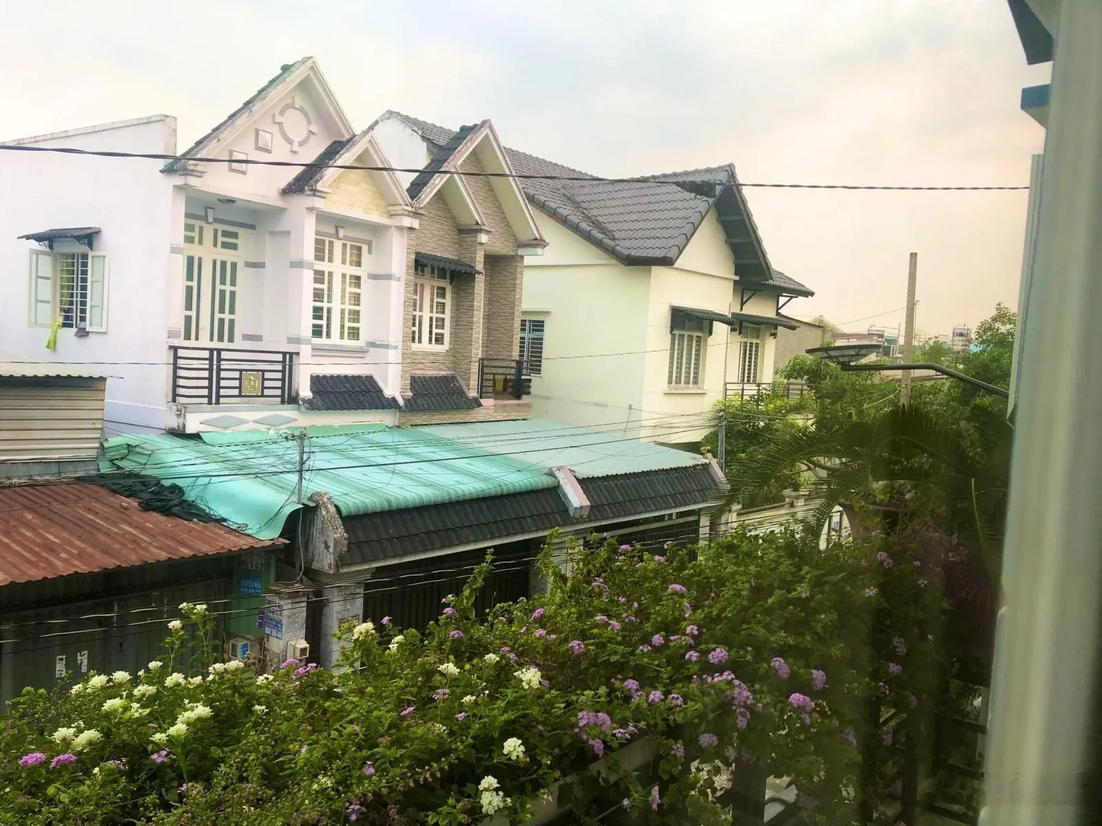 Siêu phẩm nhà phố Hóc Môn. DT 7x16m, Khu Nhà Phố. Đường nhựa 8m, 2 tấm. Cách Tô Ký 200m