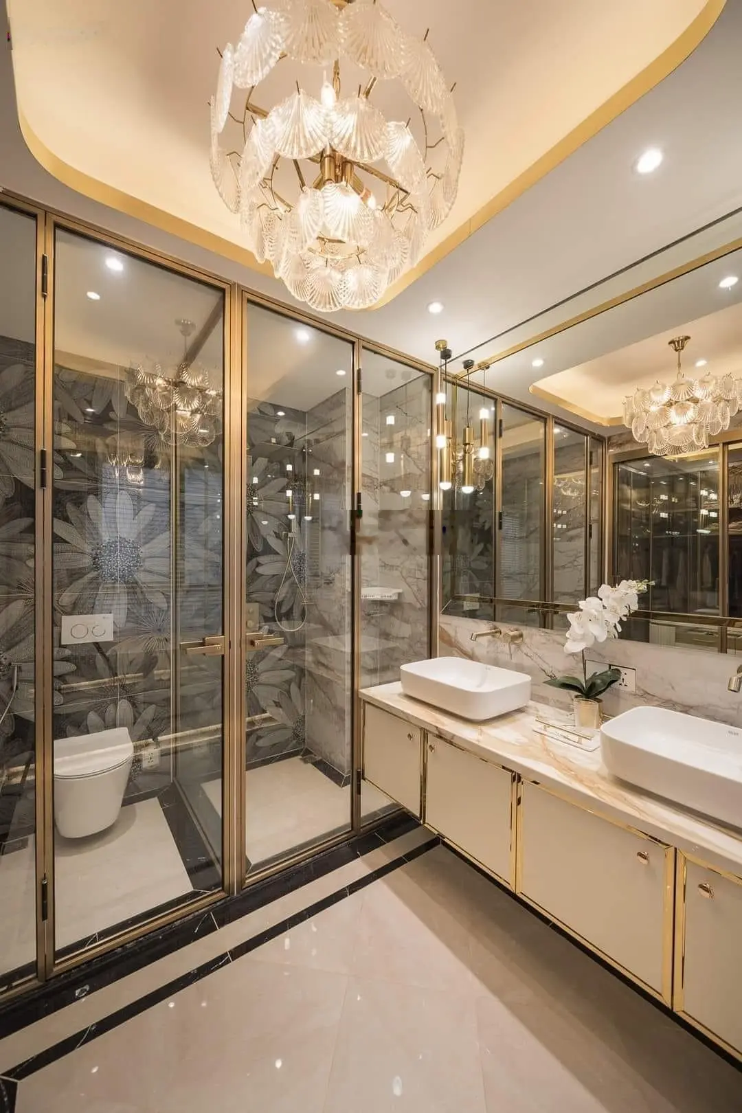 Giá tốt cho đầu tư! Nhà mặt phố Cầu Giấy diện tích 195m2 x 9 tầng thang máy, sổ nở hậu, 64 tỷ. MTG