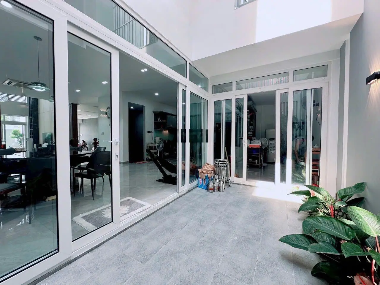 Bán biệt thự 10x25m 2 lầu 6PN 4WC sổ hồng giá 24.8tỷ TL