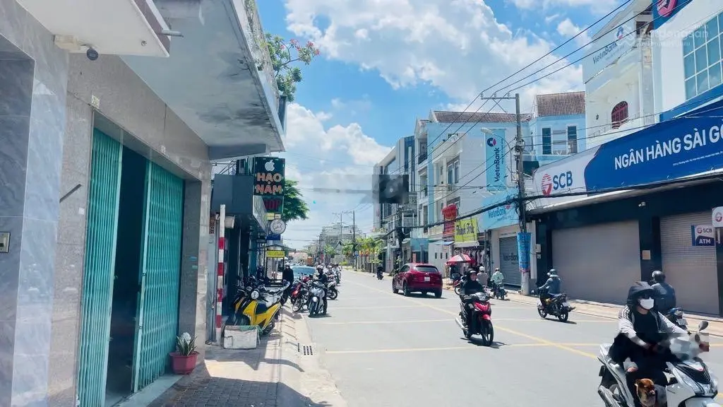 Nhà 2 MT Lý thường kiệt TT Hóc Môn. DT: 6.2 x 18m. Chỉ 9 tỷ.