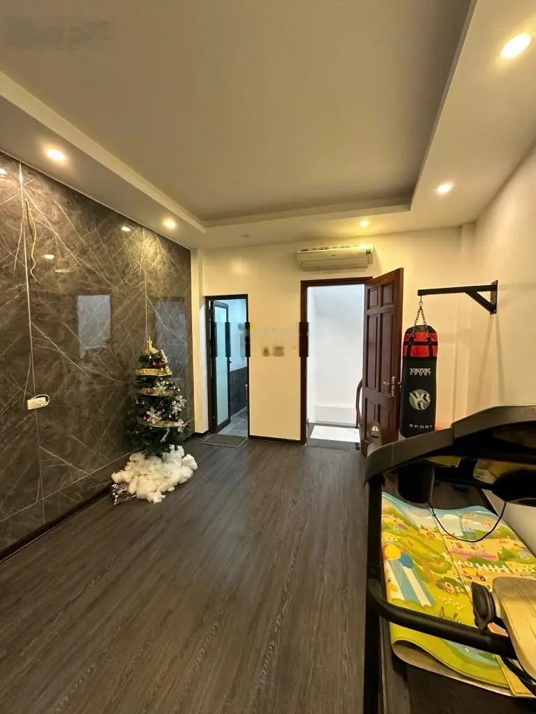 Phân lô nhà mới - ô tô vf3 vào nhà - 2 thoáng trước sau - tt hai bà trưng - full nội thất - ngõ rộ
