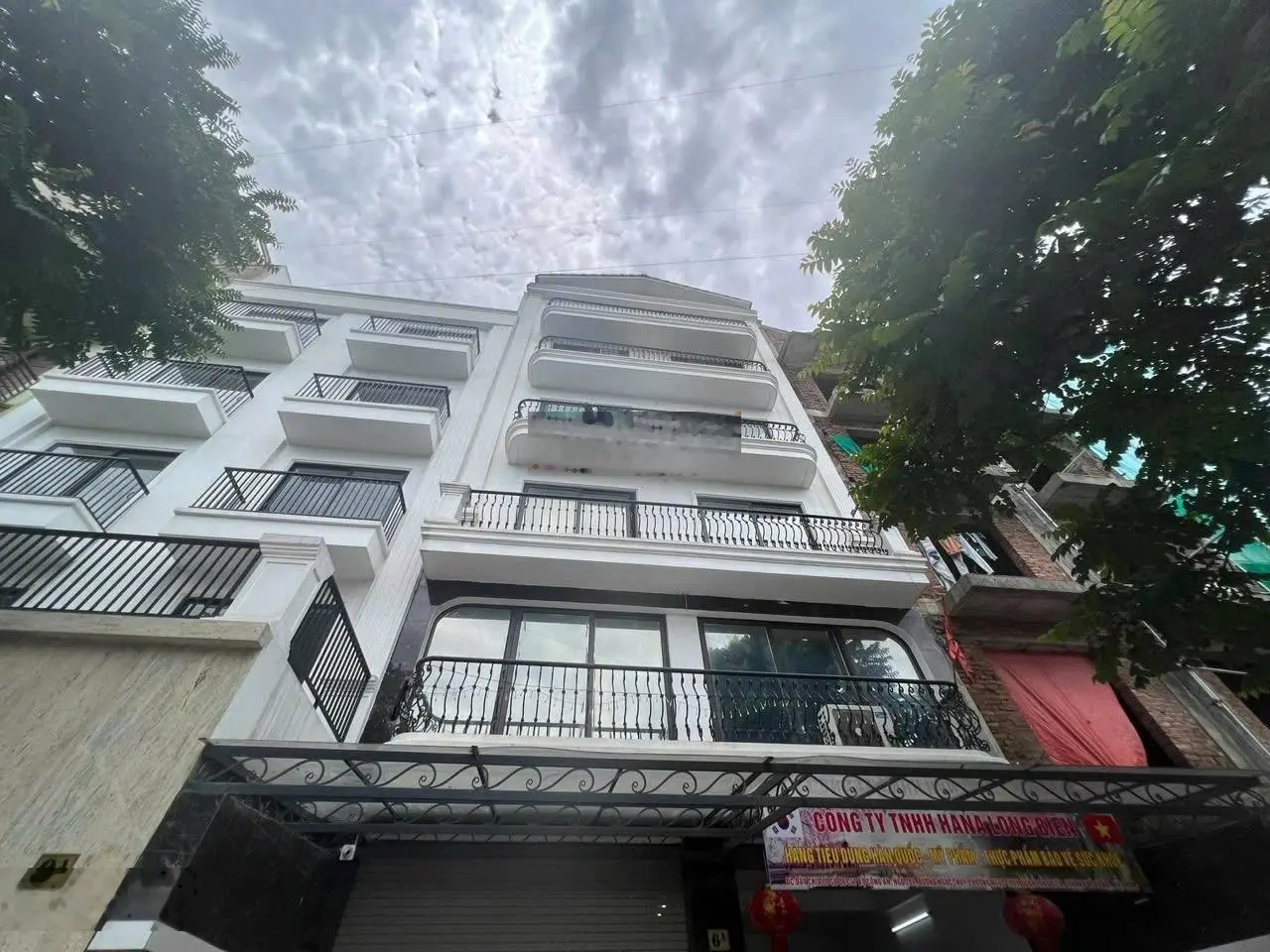 Cực phẩm mặt chợ bông đỏ - siêu kinh doanh dt 50m2 x 5 tầng mt 5m - giá cực tốt.