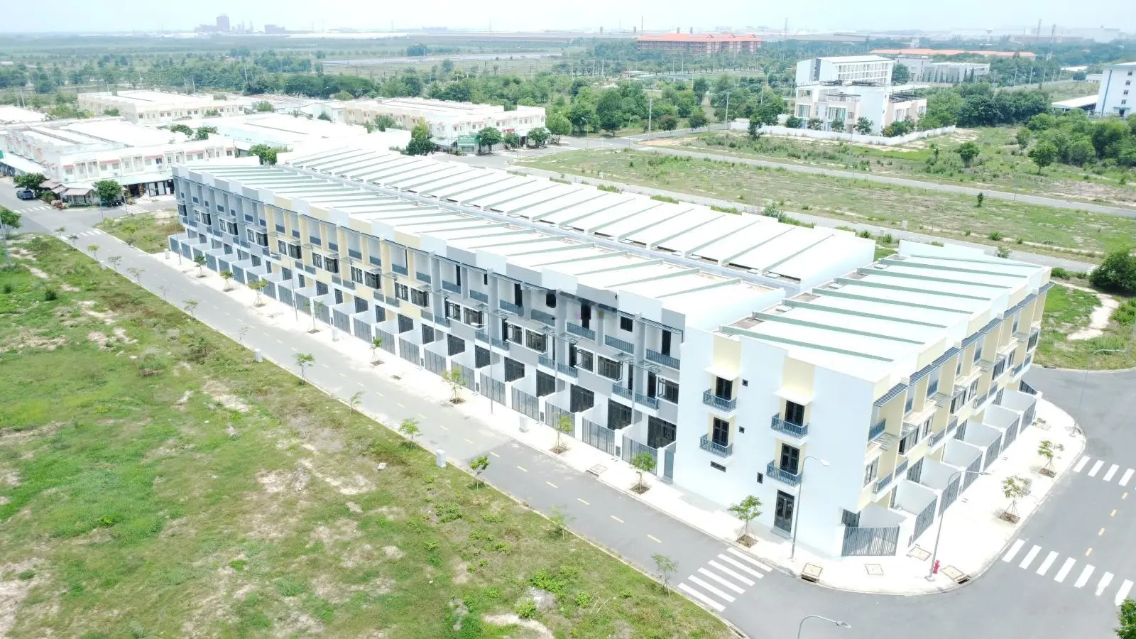 Nhà 1 trệt 1 lửng 64m2 giá chỉ 1.2 tỷ ngay KCN Phước Đông, sổ sẵn sang tên ngay cho thuê 12tr/tháng