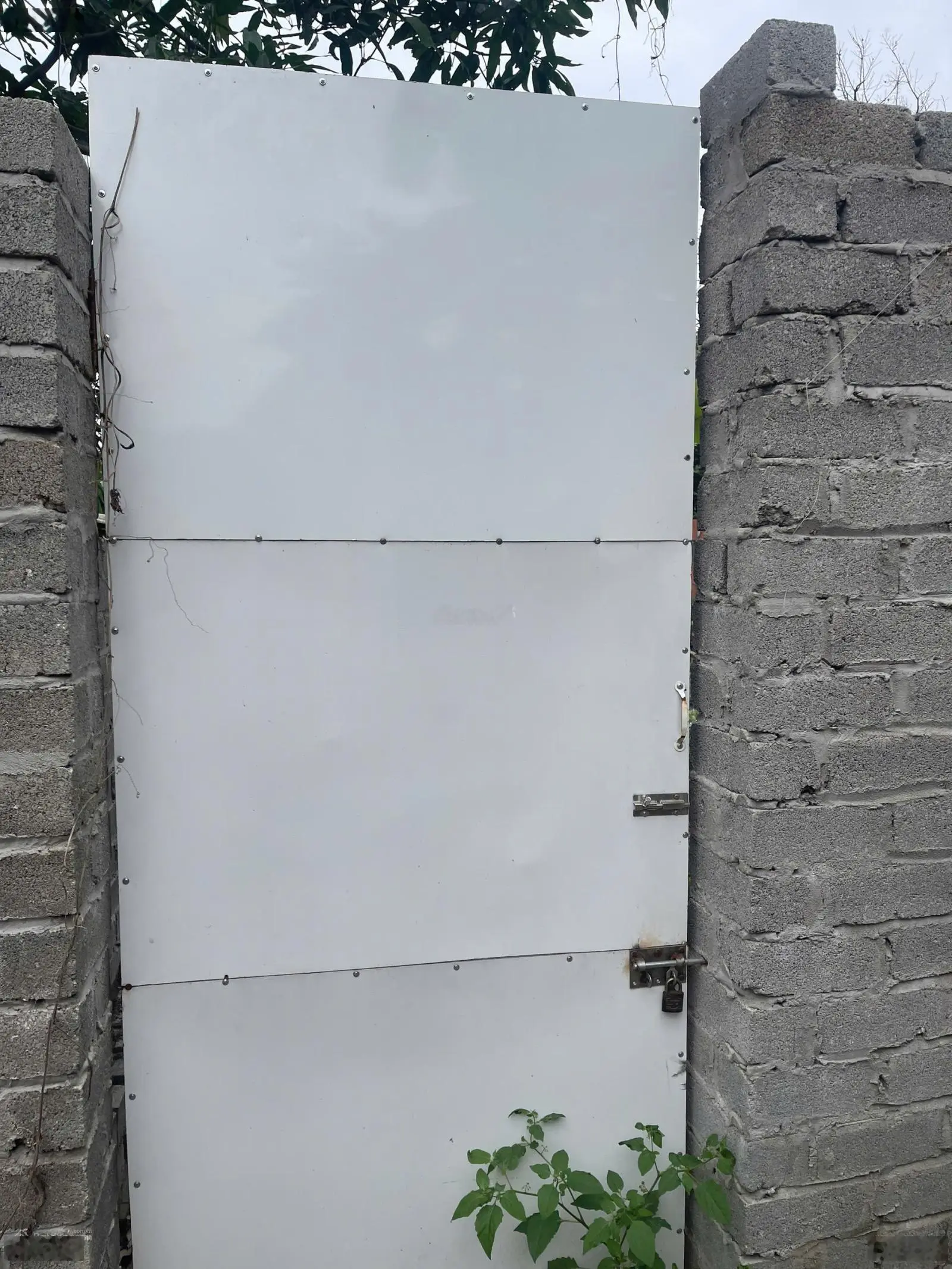 Bán gấp mảnh đất 2 mặt đường 200m2, rộng 6m 45 chỗ vào đất 9xx