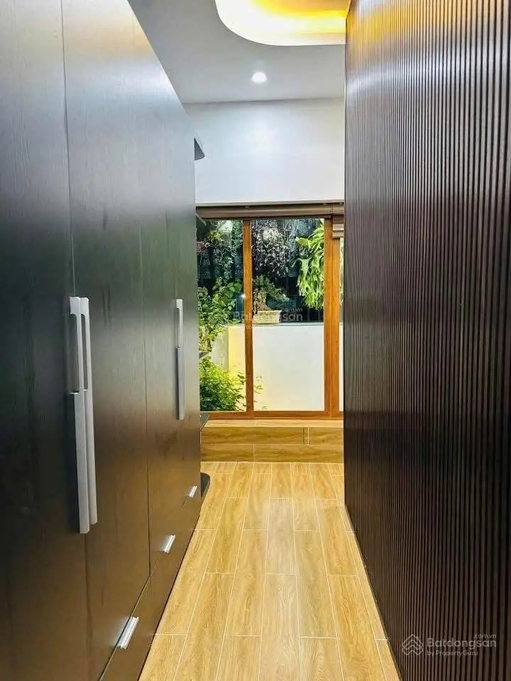 Nhà hẻm 4m mặt tiền hẻm cách chợ vài bước chân giá 4ty450, 65m2, đường Phạm Văn Hai, quận Tân Bình